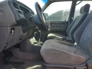 2000 Isuzu Trooper S z VIN JACDS58XXY7J11716, wystawiony jako Copart lot #76685304 z przebiegiem 92 828 mil mil oraz Nie do naprawy. Historia ofert i sprzedaży dostępna na DreamBid. Obrazek 7.
