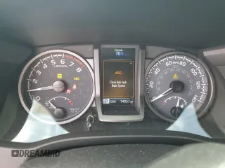 2023 Toyota Tacoma SR z VIN 3TMCZ5AN7PM593826, wystawiony jako Copart lot #50483285 z przebiegiem 14 957 mil mil oraz Szkoda całkowita • Salvage title. Historia ofert i sprzedaży dostępna na DreamBid. Obrazek 9.