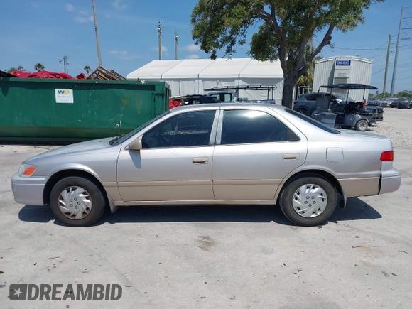 2000 Toyota Camry CE z VIN 4T1BG22K5YU972322, wystawiony jako IAAI lot #42098429 z przebiegiem 122 351 mil mil oraz . Historia ofert i sprzedaży dostępna na DreamBid. Obrazek 14.