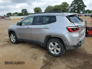 2019 Jeep Compass Altitude z VIN 3C4NJCBBXKT652245, wystawiony jako Copart lot #54715085 z przebiegiem 137 321 mil mil oraz Szkoda całkowita • Salvage title. Historia ofert i sprzedaży dostępna na DreamBid. Obrazek 2.