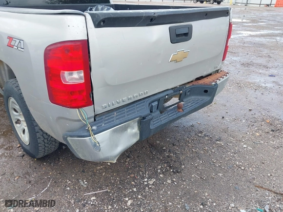 2007 Chevrolet Silverado 1500 LT w/1LT with VIN 2GCEC13CX71567954, listed as a IAAI auction lot 41697566 with 74,568 mi miles. Bid and sale history available at carsss.com. Image 6.
