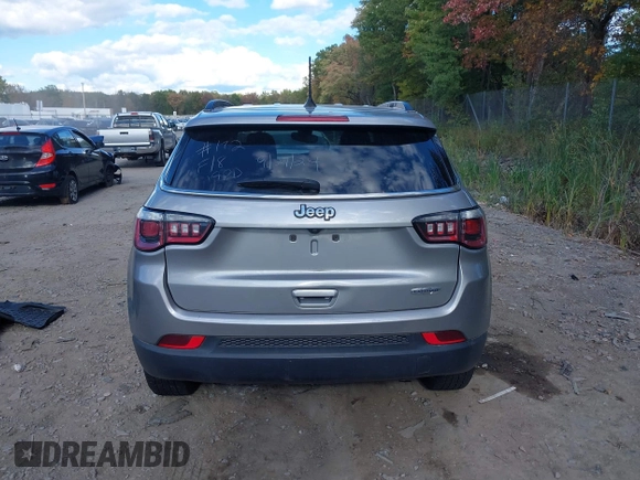 2018 Jeep Compass Latitude with VIN 3C4NJCBB1JT374446, listed as a IAAI auction lot 40536024 with 110,165 mi miles. Bid and sale history available at carsss.com. Image 16.
