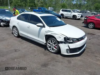 2014 Volkswagen Jetta GLI z VIN 3VW4T7AJ5EM276247, wystawiony jako IAAI lot #42584732 z przebiegiem 134 925 mil mil oraz . Historia ofert i sprzedaży dostępna na DreamBid. Obrazek 1.