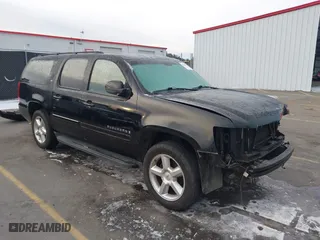 2008 Chevrolet Suburban LTZ with VIN 1GNFC16048J195872, listed as a IAAI auction lot 41389825 with 207,421 mi miles. Bid and sale history available at carsss.com. Image 1.