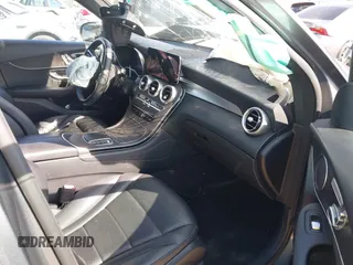 2020 Mercedes-Benz GLC 300 z VIN W1N0G8DB4LF802826, wystawiony jako IAAI lot #41831727 z przebiegiem 59 211 mil mil oraz . Historia ofert i sprzedaży dostępna na DreamBid. Obrazek 5.