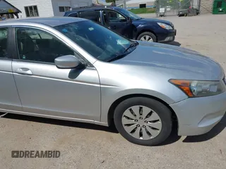 2008 Honda Accord LX z VIN 1HGCP263X8A006482, wystawiony jako IAAI lot #42362851 z przebiegiem 246 340 mil mil oraz . Historia ofert i sprzedaży dostępna na DreamBid. Obrazek 13.