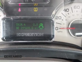 2007 Ford Expedition Limited с VIN 1FMFU19597LA75951, выставлен на аукционе IAAI как лот 42144578 с пробегом 291 648 миль миль и . История ставок и продаж доступна на DreamBid. Изображение 7.