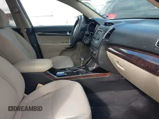2015 Kia Sorento LX with VIN 5XYKTDA79FG635935, listed as a IAAI auction lot 42052420 with 170,386 mi miles. Bid and sale history available at carsss.com. Image 5.