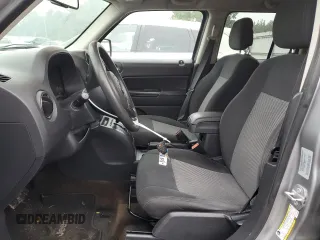 2017 Jeep Patriot Sport SE z VIN 1C4NJPBA7HD145705, wystawiony jako Copart lot #60954225 z przebiegiem 98 605 mil mil oraz Szkoda całkowita • Salvage title. Historia ofert i sprzedaży dostępna na DreamBid. Obrazek 7.