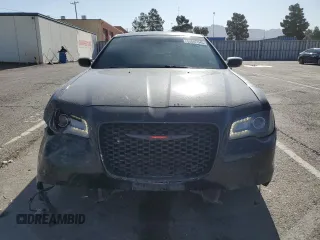 2021 Chrysler 300 S z VIN 2C3CCABG6MH554329, wystawiony jako Copart lot #52045545 z przebiegiem 77 377 mil mil oraz Szkoda całkowita • Salvage title. Historia ofert i sprzedaży dostępna na DreamBid. Obrazek 5.