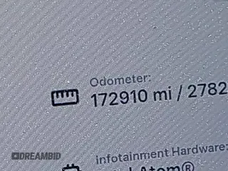2017 Tesla Model S 100D z VIN 5YJSA1E28HF199074, wystawiony jako IAAI lot #42449671 z przebiegiem 172 910 mil mil oraz . Historia ofert i sprzedaży dostępna na DreamBid. Obrazek 15.