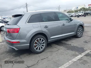 2017 Audi Q7 Premium Plus with VIN WA1LAAF71HD054278, listed as a IAAI auction lot 41391066 with 100,201 mi miles. Bid and sale history available at carsss.com. Image 4.