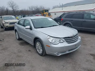 2007 Chrysler Sebring Touring z VIN 1C3LC56K27N567578, wystawiony jako IAAI lot #41507319 z przebiegiem 181 390 mil mil oraz . Historia ofert i sprzedaży dostępna na DreamBid. Obrazek 1.