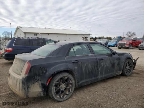 2019 Chrysler 300 with VIN 2C3CCABGXKH682862, listed as a Copart auction lot 43927905 with 93,707 mi miles and Salvage Title. Bid and sale history available at carsss.com. Image 3.