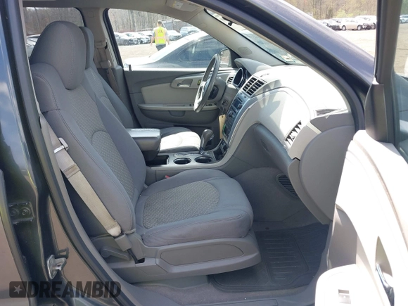 2011 Chevrolet Traverse 1LT z VIN 1GNKRGED1BJ359820, wystawiony jako IAAI lot #42095000 z przebiegiem 80 117 mil mil oraz . Historia ofert i sprzedaży dostępna na DreamBid. Obrazek 5.