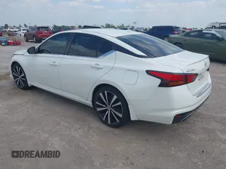 2020 Nissan Altima SR z VIN 1N4BL4CV8LC275140, wystawiony jako IAAI lot #42050885 z przebiegiem 61 198 mil mil oraz . Historia ofert i sprzedaży dostępna na DreamBid. Obrazek 3.