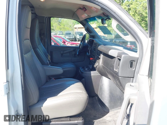 2017 Chevrolet Express Cargo with VIN 1GCZGHFF2H1117517, listed as a IAAI auction lot 42126231 with 289,653 mi miles and . Bid and sale history available at DreamBid. Image 5.
