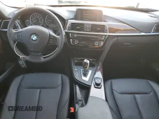 2018 BMW 3 Series 320i xDrive z VIN WBA8A3C56JA505736, wystawiony jako Copart lot #41780485 z przebiegiem 40 330 mil mil oraz Szkoda całkowita • Salvage title. Historia ofert i sprzedaży dostępna na DreamBid. Obrazek 8.