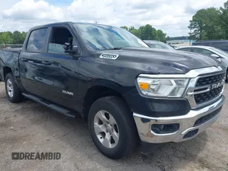 2022 Ram 1500 Big Horn z VIN 1C6RRFFG8NN365239, wystawiony jako IAAI lot #42453450 z przebiegiem 59 576 mil mil oraz . Historia ofert i sprzedaży dostępna na DreamBid. Obrazek 1.