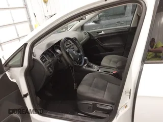 2019 Volkswagen Golf SE z VIN WVWKR7AU2KW907826, wystawiony jako IAAI lot #42030754 z przebiegiem 34 608 mil mil oraz . Historia ofert i sprzedaży dostępna na DreamBid. Obrazek 5.