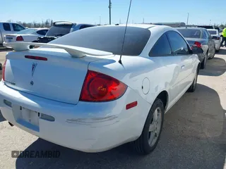 2008 Pontiac G5 with VIN 1G2AL18F887217488, listed as a IAAI auction lot 41726062 with 1 mi miles. Bid and sale history available at carsss.com. Image 4.