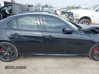 2017 Alfa Romeo Giulia Ti z VIN ZARFAECN7H7541762, wystawiony jako IAAI lot #41549460 z przebiegiem Nie podano mil oraz . Historia ofert i sprzedaży dostępna na DreamBid. Obrazek 13.