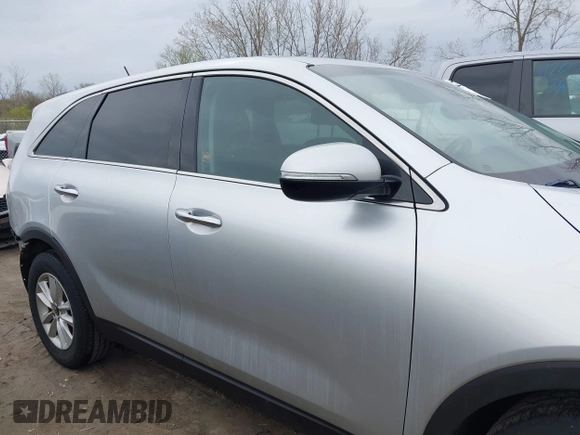 2019 Kia Sorento LX with VIN 5XYPG4A35KG580742, listed as a IAAI auction lot 42064745 with 80,741 mi miles. Bid and sale history available at carsss.com. Image 14.