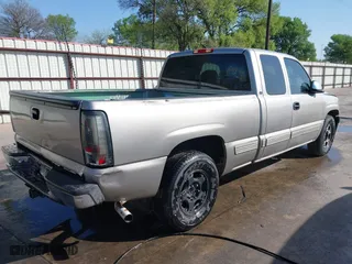2000 Chevrolet Silverado 1500 LS with VIN 2GCEC19T8Y1276958, listed as a IAAI auction lot 41748779 with 1 mi miles. Bid and sale history available at carsss.com. Image 4.