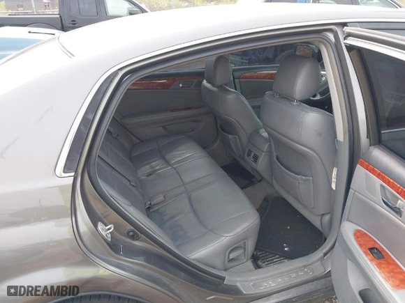 2005 Toyota Avalon XL with VIN 4T1BK36B25U035857, listed as a IAAI auction lot 42032881 with 198,737 mi miles. Bid and sale history available at carsss.com. Image 8.