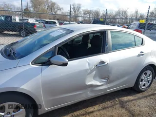 2018 Kia Forte LX with VIN 3KPFK4A77JE226083, listed as a IAAI auction lot 41917920 with 152,803 mi miles. Bid and sale history available at carsss.com. Image 6.