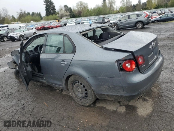 2010 Volkswagen Jetta S с VIN 3VWJZ7AJ8AM003993, выставлен на аукционе Copart как лот 51973625 с пробегом 105 215 миль миль и Списание • Salvage title. История ставок и продаж доступна на DreamBid. Изображение 2.