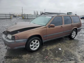 1999 Volvo V70 XC with VIN YV1LZ56D0X2598786, listed as a Copart auction lot 43061625 with 139,388 mi miles and Salvage Title. Bid and sale history available at carsss.com. Image 1.