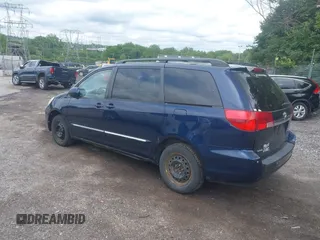 2004 Toyota Sienna XLE z VIN 5TDBA22C74S001710, wystawiony jako IAAI lot #42361624 z przebiegiem 265 865 mil mil oraz . Historia ofert i sprzedaży dostępna na DreamBid. Obrazek 3.