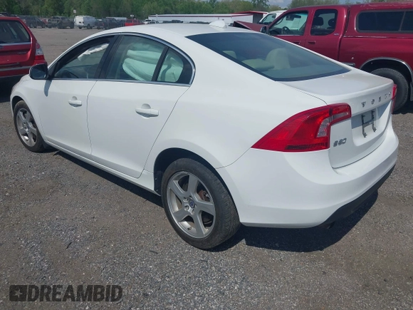 2012 Volvo S60 T5 с VIN YV1622FS5C2119061, выставлен на аукционе IAAI как лот 42167871 с пробегом 133 727 миль миль и . История ставок и продаж доступна на DreamBid. Изображение 3.
