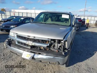 2004 Chevrolet Suburban LS with VIN 3GNEC16Z94G115374, listed as a IAAI auction lot 41125805 with 91,176 mi miles. Bid and sale history available at carsss.com. Image 6.