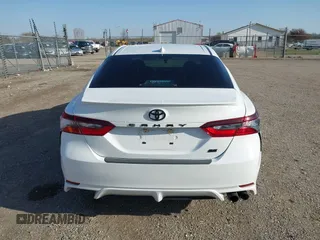 2022 Toyota Camry SE z VIN 4T1G11AK8NU644181, wystawiony jako IAAI lot #41979152 z przebiegiem 30 384 mil mil oraz . Historia ofert i sprzedaży dostępna na DreamBid. Obrazek 16.