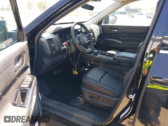 2024 Nissan Pathfinder SL с VIN 5N1DR3CA2RC208076, выставлен на аукционе IAAI как лот 42526137 с пробегом 12 692 миль миль и . История ставок и продаж доступна на DreamBid. Изображение 5.