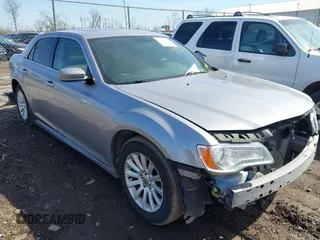 2014 Chrysler 300 z VIN 2C3CCAAG8EH239857, wystawiony jako IAAI lot #41812215 z przebiegiem 183 017 mil mil oraz . Historia ofert i sprzedaży dostępna na DreamBid. Obrazek 1.