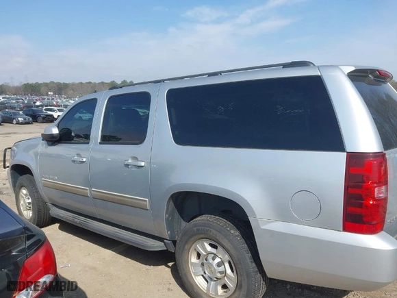 2013 Chevrolet Suburban LS with VIN 1GNWKLEGXDR305591, listed as a IAAI auction lot 41785334 with NaN miles. Bid and sale history available at carsss.com. Image 14.