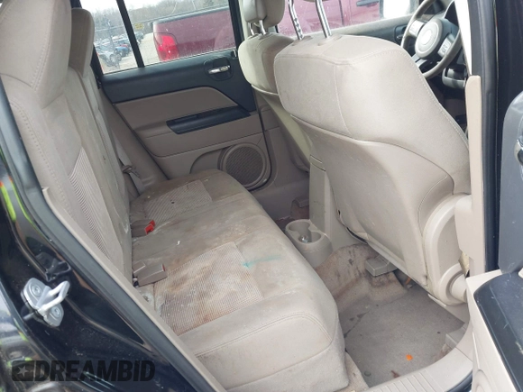 2013 Jeep Patriot Latitude with VIN 1C4NJPFA7DD213134, listed as a IAAI auction lot 41472480 with 176,068 mi miles. Bid and sale history available at carsss.com. Image 8.