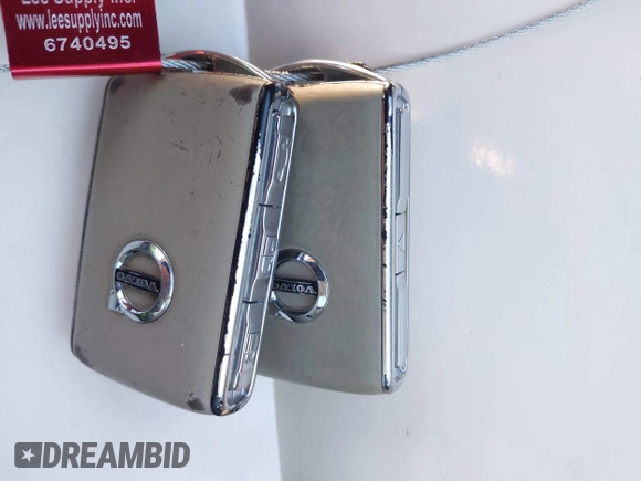 2018 Volvo XC90 Inscription with VIN YV4A22PL0J1386504, listed as a IAAI auction lot 41751916 with 73,081 mi miles. Bid and sale history available at carsss.com. Image 11.