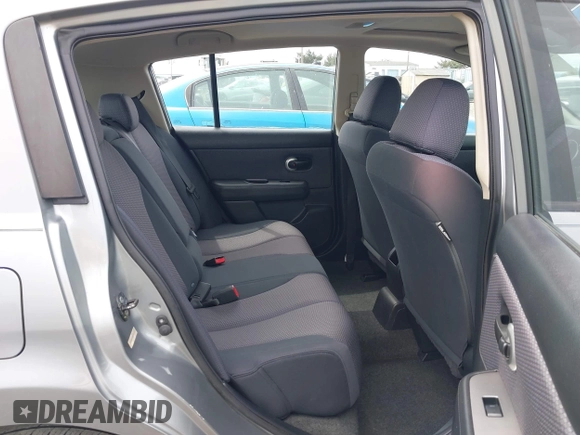 2007 Nissan Versa SL z VIN 3N1BC13E97L383420, wystawiony jako IAAI lot #42254796 z przebiegiem 141 987 mil mil oraz . Historia ofert i sprzedaży dostępna na DreamBid. Obrazek 8.