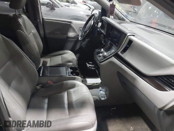 2018 Toyota Sienna XLE Auto Access Seat with VIN 5TDYZ3DC1JS960019, listed as a IAAI auction lot 41491992 with 128,021 mi miles. Bid and sale history available at carsss.com. Image 5.