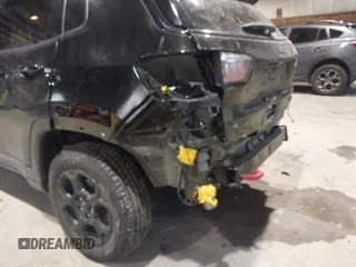 2023 Jeep Compass Trailhawk z VIN 3C4NJDDN5PT552364, wystawiony jako IAAI lot #41405314 z przebiegiem 20 823 mil mil oraz . Historia ofert i sprzedaży dostępna na DreamBid. Obrazek 6.
