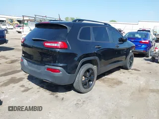 2017 Jeep Cherokee Sport z VIN 1C4PJLAB7HW617014, wystawiony jako IAAI lot #42024427 z przebiegiem 196 968 mil mil oraz . Historia ofert i sprzedaży dostępna na DreamBid. Obrazek 4.