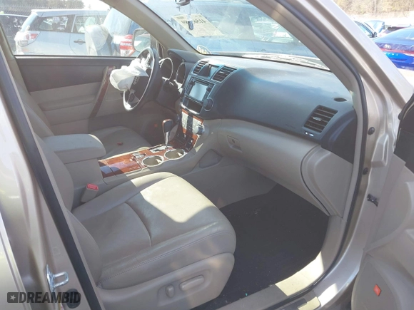 2013 Toyota Highlander Limited with VIN 5TDYK3EH5DS099723, listed as a IAAI auction lot 41565089 with 75,207 mi miles. Bid and sale history available at carsss.com. Image 5.