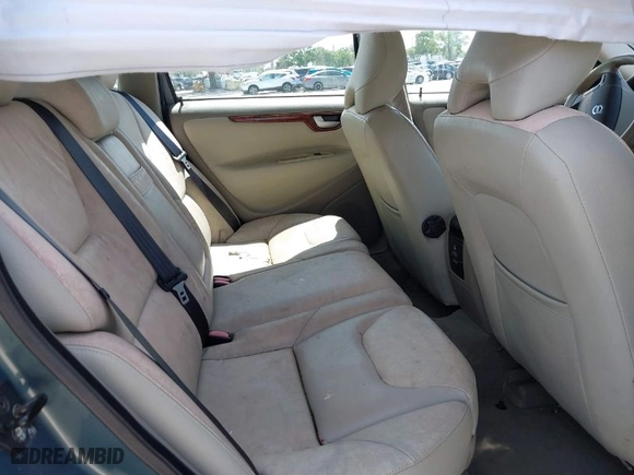2005 Volvo V70 with VIN YV1SW592152477048, listed as a IAAI auction lot 41875105 with 137,395 mi miles. Bid and sale history available at carsss.com. Image 8.