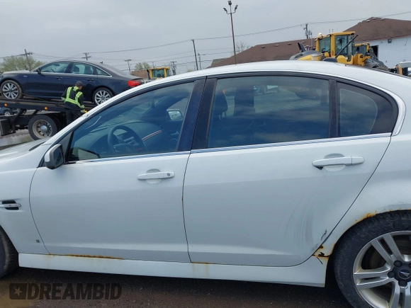 2008 Pontiac G8 z VIN 6G2ER57738L122199, wystawiony jako IAAI lot #42176140 z przebiegiem 183 558 mil mil oraz . Historia ofert i sprzedaży dostępna na DreamBid. Obrazek 14.