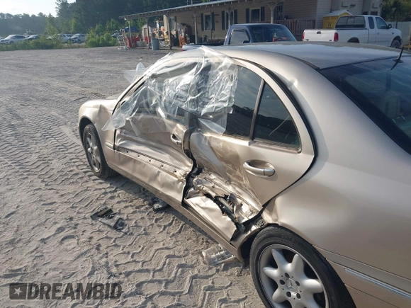 2002 Mercedes-Benz C 230/260/280/320 z VIN WDBRF61J72F207922, wystawiony jako IAAI lot #42557977 z przebiegiem 145 189 mil mil oraz . Historia ofert i sprzedaży dostępna na DreamBid. Obrazek 6.