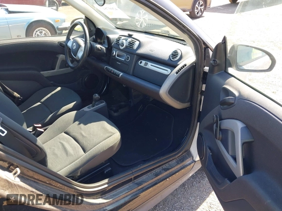 2015 Smart fortwo Passion with VIN WMEEJ3BA6FK793068, listed as a IAAI auction lot 42007847 with 42,313 mi miles. Bid and sale history available at carsss.com. Image 5.